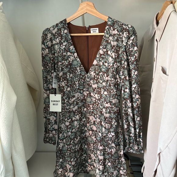 Aritzia / Sunday best / Dress / Model: Grayson - Picture 2 of 6